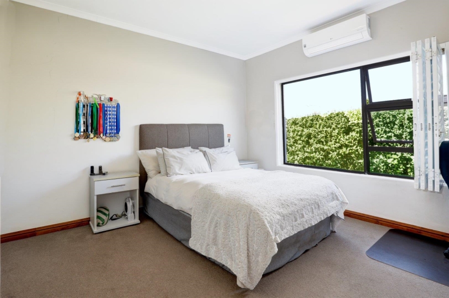 5 Bedroom Property for Sale in Van Riebeeckshof Western Cape